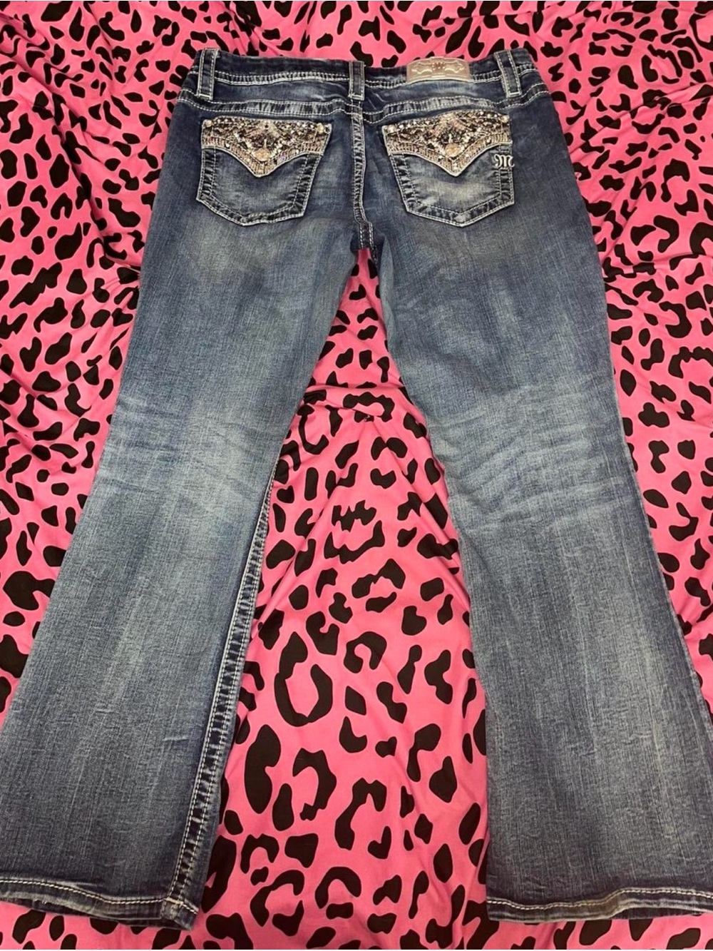 Embellished Back Pocket Women's Blue Jeans